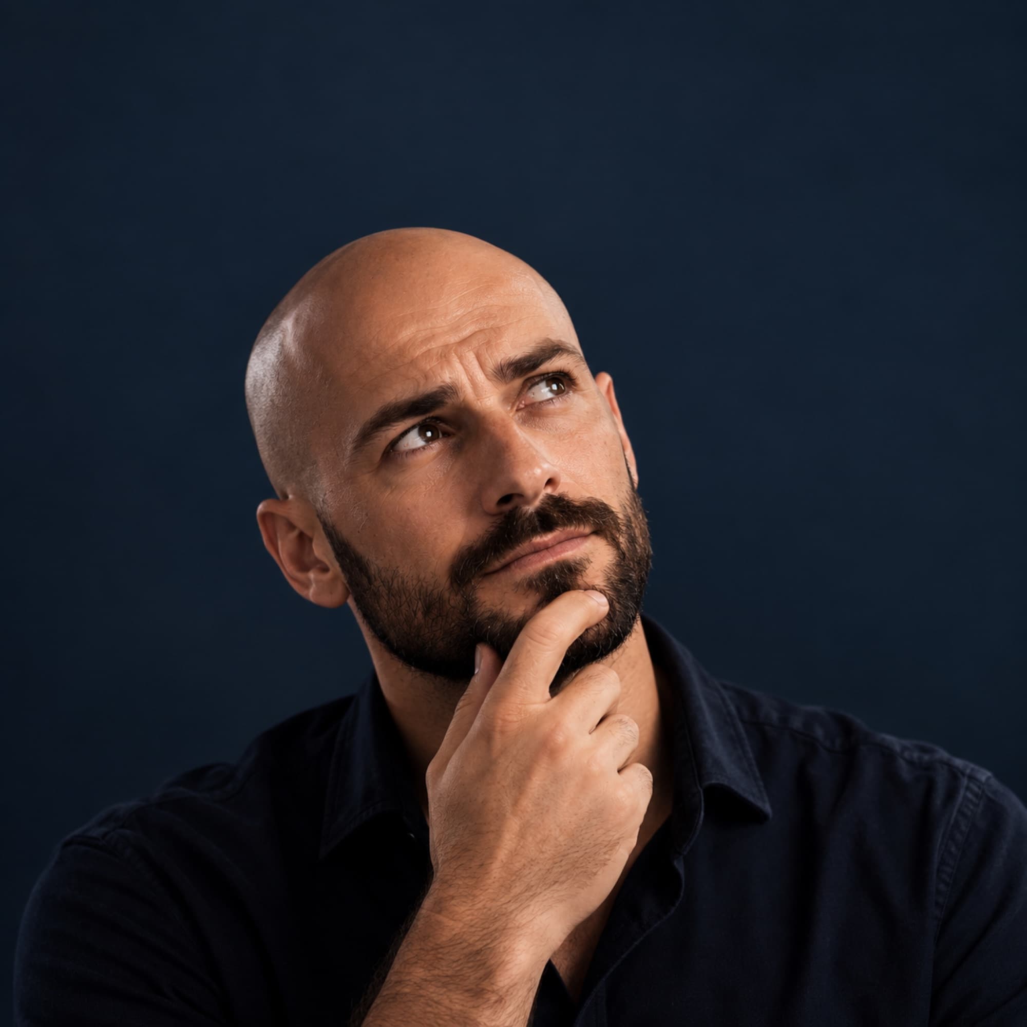 Testosteron Saç Döker mi? Erkek Tipi Saç Dökülmesinin Gerçek Nedeni