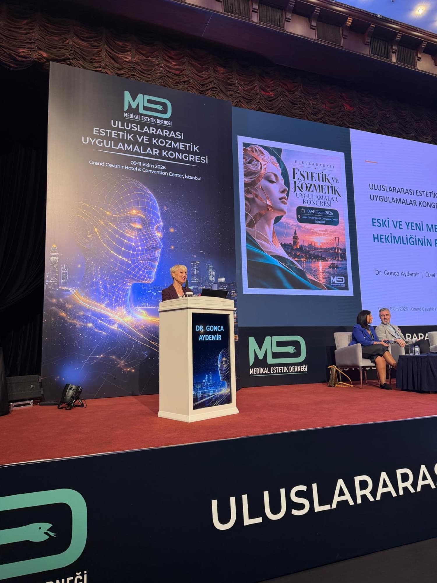 Dr. Gonca Aydemir, Uluslararası Estetik ve Kozmetik Uygulamaları Kongresi'nde Bilgi ve Tecrübelerini Paylaştı